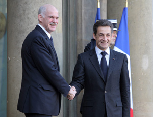 Il primo ministro greco Giorgos Papandreu ed il presidente francese Nicolas Sarkozy