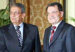 Romano Prodi con l'ex Ministro degli Esteri Egiziano, Amr Moussa (16 maggio 2007)