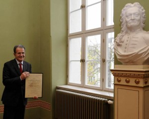 Romano Prodi im Sessionssaal des Löwengebäudes.