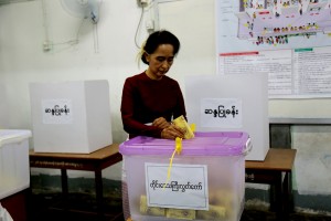 Myanmar pro-democracy leader Aung San Suu Kyi cast her ballot during general elections in Yangon
